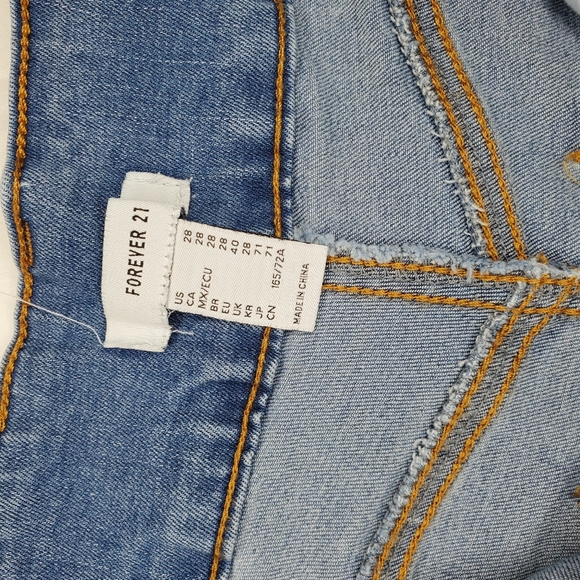 Forever21 Short - Picture 2 of 5